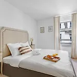 Champs-Elysees & Arc De Triomphe - 2Br 2Ba - Paris Vacation Rentals