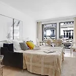 Champs-Elysees & Arc De Triomphe - 2Br 2Ba - Paris Vacation Rentals